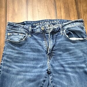 American Eagle Outfitters Men’s Washed Blue athletic skinny Jeans. Size 33x30